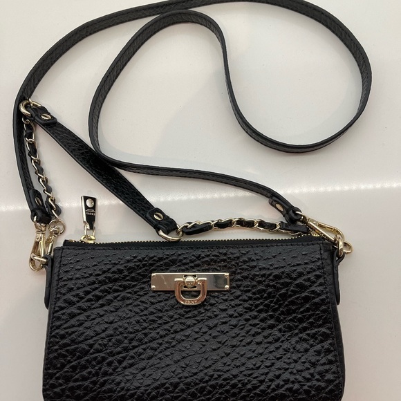 DKNY
Black crossbody plus gold chained single handle. - Picture 6 of 8